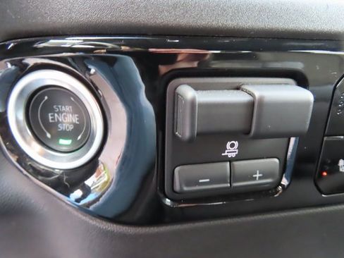 Used 2025 Chevrolet Silverado 1500 LT image 33