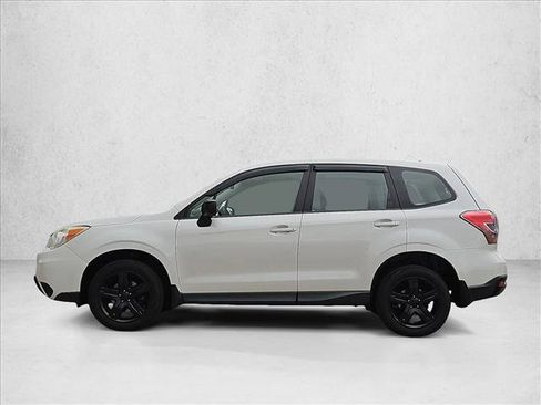 Used 2014 Subaru Forester 2.5i AWD/4WD image 9