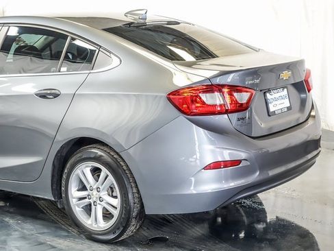 Used 2018 Chevrolet Cruze LT w/ Convenience Package image 10