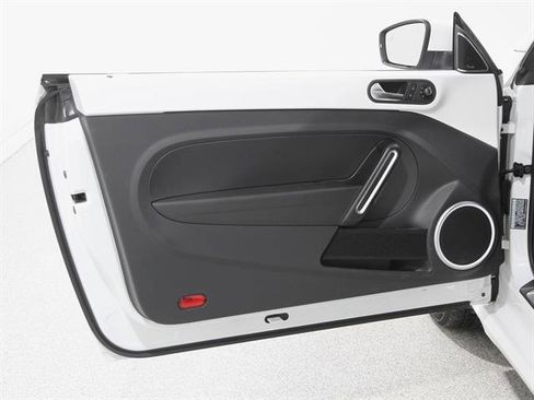 Used 2019 Volkswagen Beetle 2.0T SE image 4