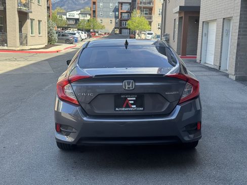 Used 2016 Honda Civic Touring image 4