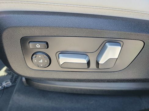 Used 2024 BMW X5 sDrive40i w/ Parking Assistance Package RWD image 19