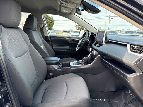 Used 2025 Toyota RAV4 XLE AWD/4WD image 12
