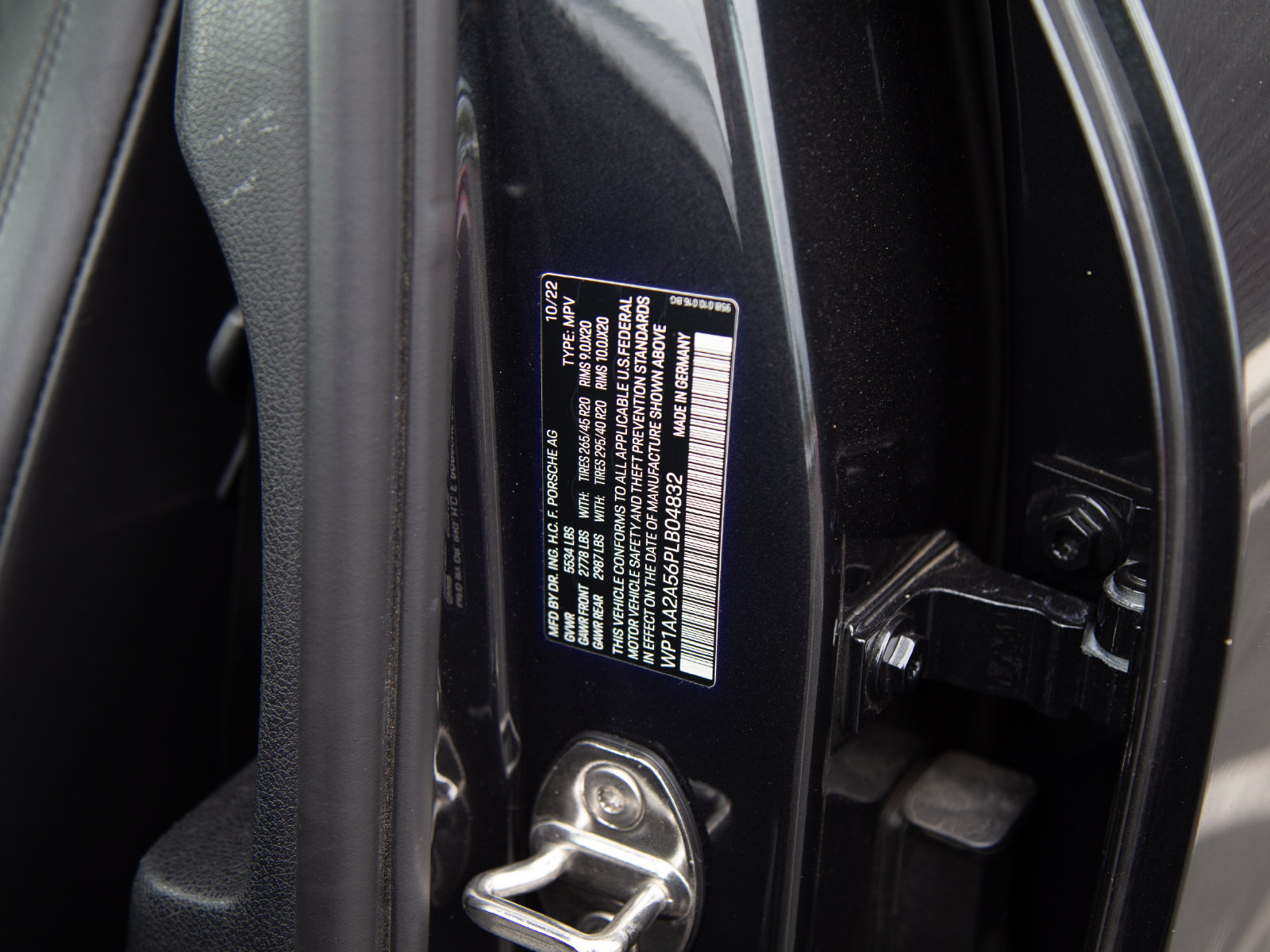 Certified 2023 Porsche Macan Turbo AWD/4WD image 15