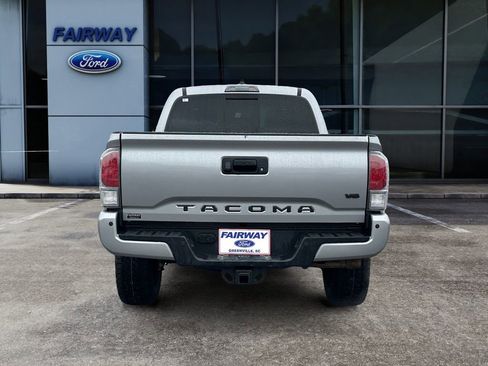 Used 2021 Toyota Tacoma TRD Off-Road w/ Technology Package AWD/4WD image 5