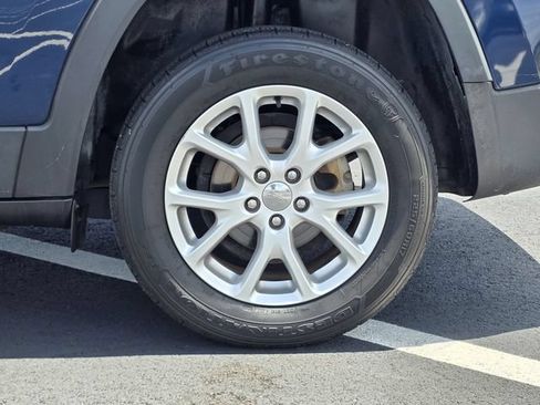 Used 2018 Jeep Cherokee Latitude FWD image 28