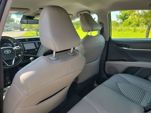 Used 2018 Toyota Camry SE FWD image 25