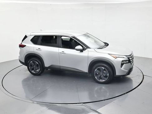 Used 2025 Nissan Rogue SV FWD image 40