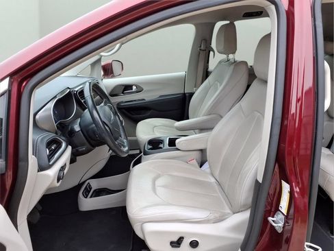 Used 2021 Chrysler Pacifica Touring-L FWD image 28