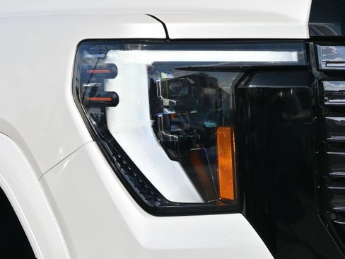 Used 2025 GMC Sierra 2500 Denali Ultimate image 14