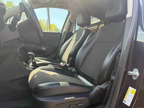 Used 2021 Buick Encore Preferred AWD/4WD image 11