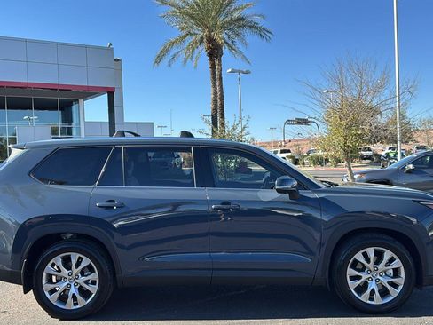 Certified 2025 Toyota Grand Highlander FWD image 8