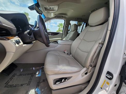 Used 2017 Cadillac Escalade 2WD image 36