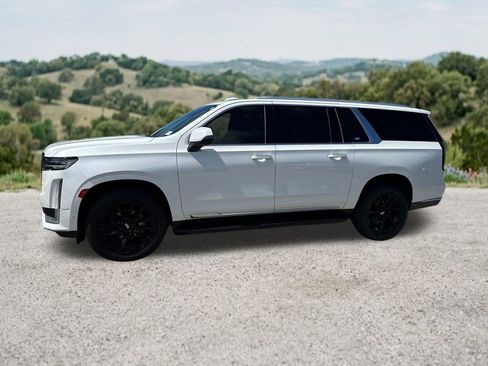 Used 2021 Cadillac Escalade ESV Premium Luxury AWD/4WD image 4