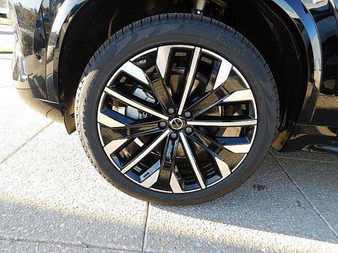 New 2026 Volvo XC90 B5 Plus w/ Protection Package AWD/4WD image 12