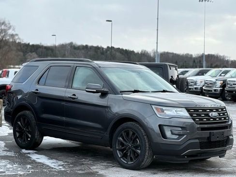 Certified 2017 Ford Explorer XLT w/ Equipment Group 202A image 34