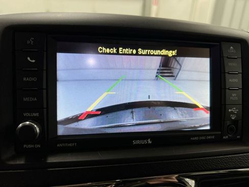 Used 2014 Chrysler Town & Country Touring image 10