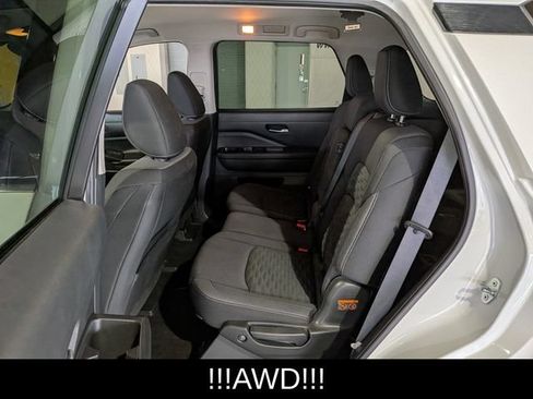 Used 2022 Nissan Pathfinder SV AWD/4WD image 18