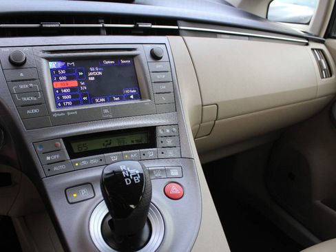 Used 2014 Toyota Prius Four FWD image 19