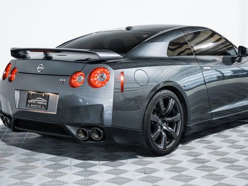 Used 2009 Nissan GT-R Premium image 5