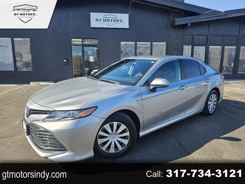 Used 2020 Toyota Camry LE image 1