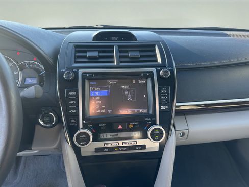 Used 2014 Toyota Camry XLE image 14