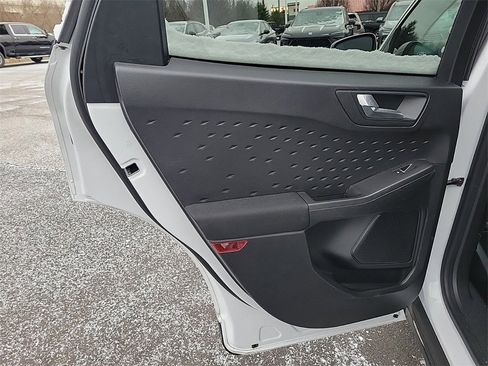 Used 2020 Ford Escape SE image 13