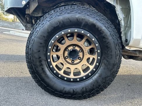 Used 2017 Toyota Tacoma TRD Sport image 10