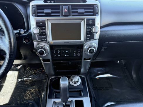 Used 2010 Toyota 4Runner Limited AWD/4WD image 19