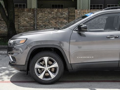 Used 2022 Jeep Cherokee Limited AWD/4WD image 22