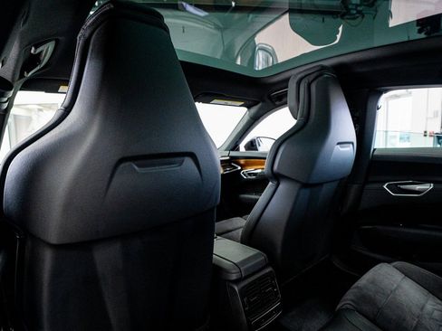 Used 2022 Audi e-tron GT Premium Plus image 52