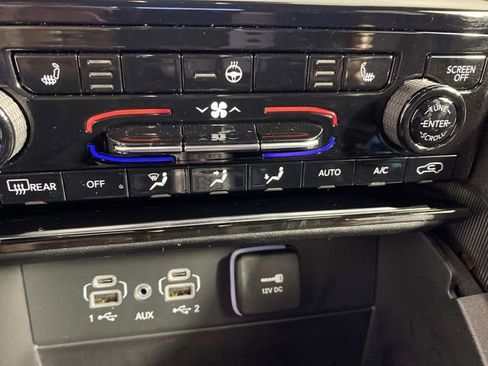 Used 2025 Jeep Grand Cherokee Limited AWD/4WD image 22