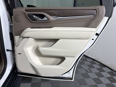 Used 2023 GMC Yukon Denali w/ Advanced Technology Package image 15