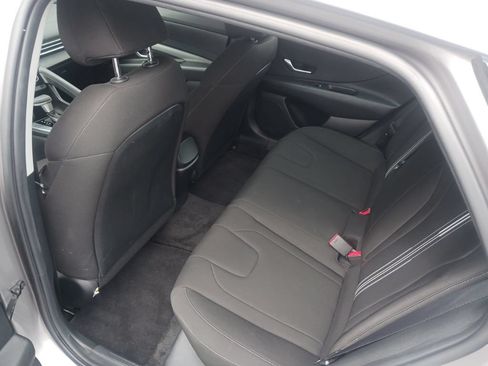 Used 2022 Hyundai Elantra SEL FWD image 6
