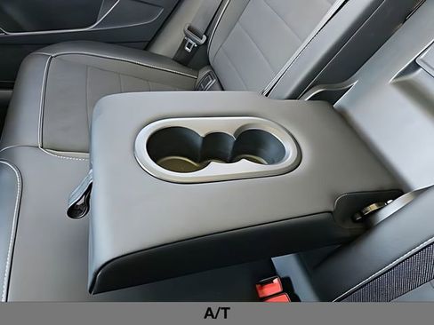 Used 2023 Volkswagen Taos SE image 16