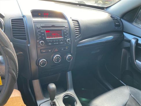 Used 2012 Kia Sorento LX image 12