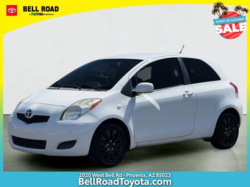 Used 2011 Toyota Yaris 2-Door Hatchback w/ Convenience Pkg FWD image 1