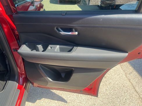 Certified 2024 Nissan Pathfinder Platinum w/ Cargo Package AWD/4WD image 17