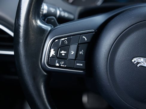 Used 2019 Jaguar XE image 26