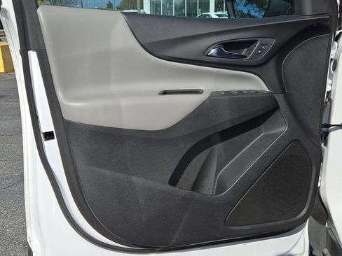 Used 2023 Chevrolet Equinox LS image 33