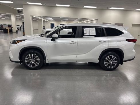 Used 2023 Toyota Highlander XLE image 5