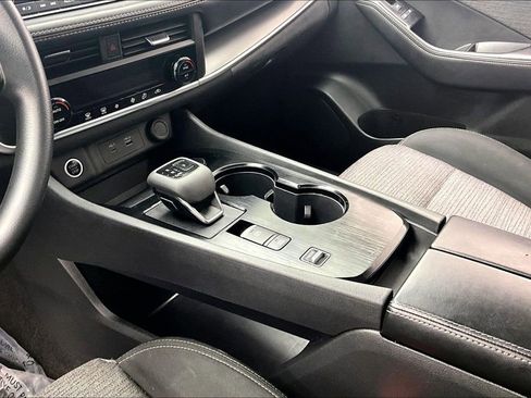 Used 2023 Nissan Rogue SV image 15