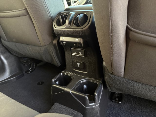 Used 2019 Jeep Wrangler Unlimited Sahara w/ Safety Group AWD/4WD image 32