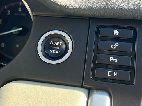 Used 2017 Land Rover Discovery Sport SE image 28