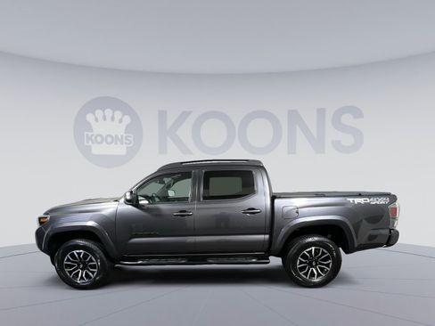 Used 2021 Toyota Tacoma TRD Sport w/ Technology Package image 2