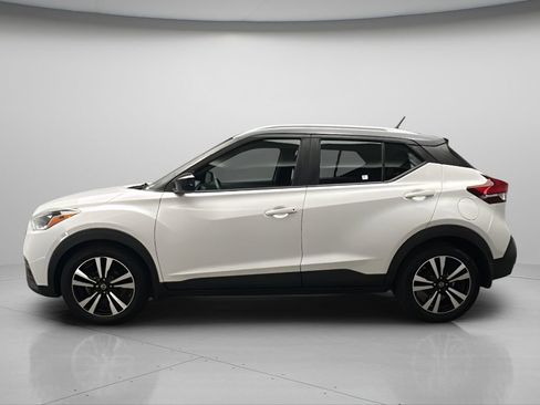 Used 2018 Nissan Kicks SV w/ Exterior Electronics Package FWD image 3