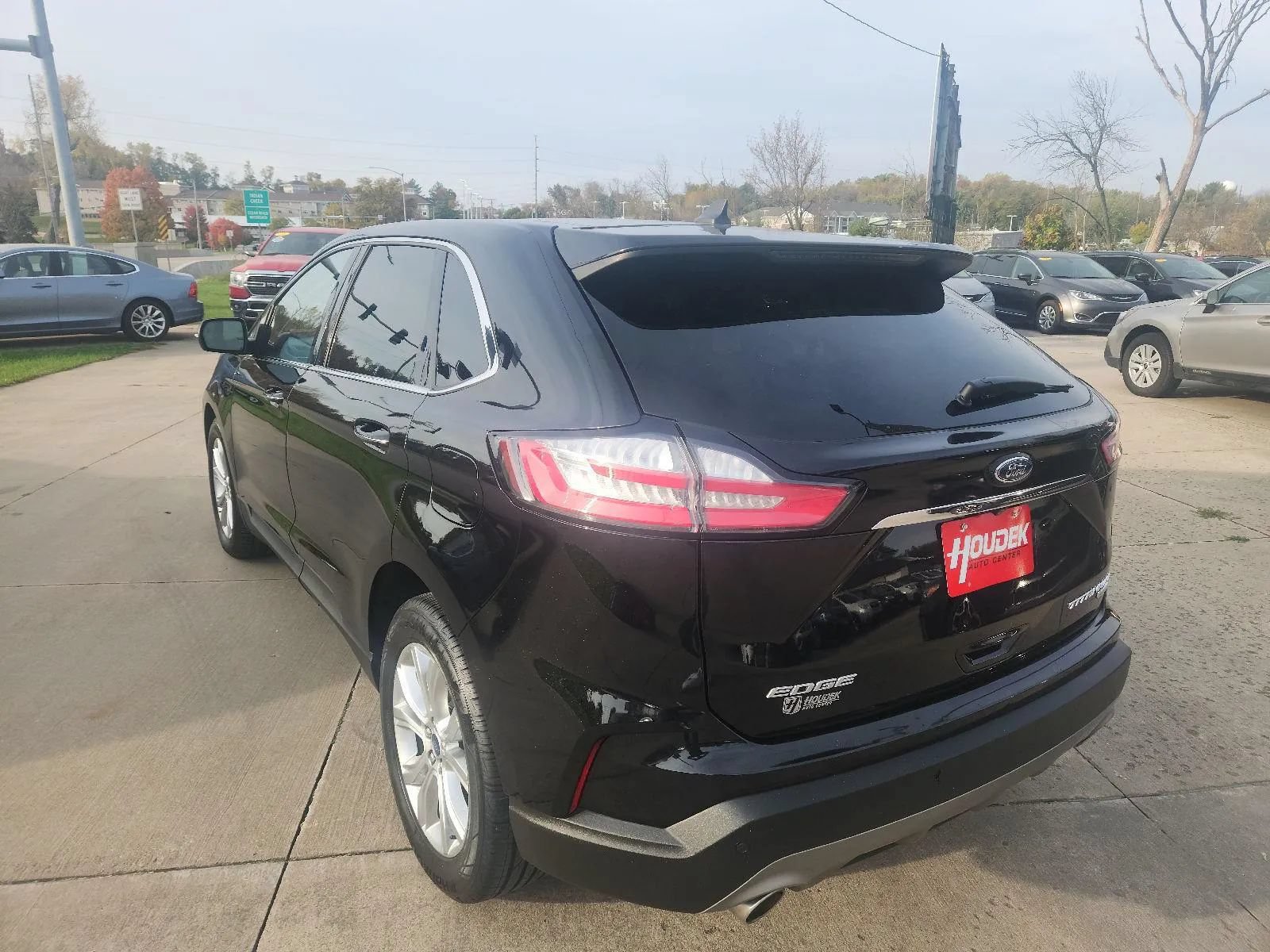 Used 2020 Ford Edge Titanium FWD image 5