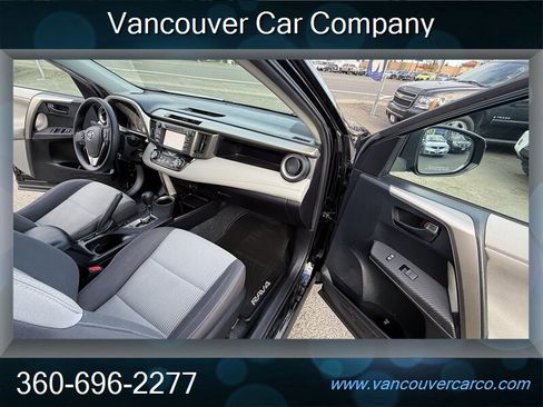 Used 2013 Toyota RAV4 XLE image 18