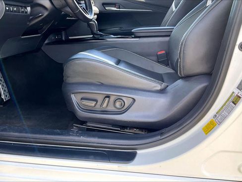Used 2025 Toyota Camry SE image 36