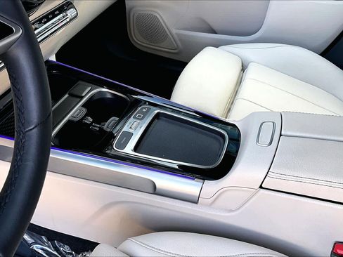 Used 2025 Mercedes-Benz GLB 250 image 16